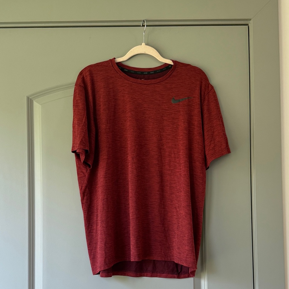 Nike Men's Maroon Short Sleeve Tee